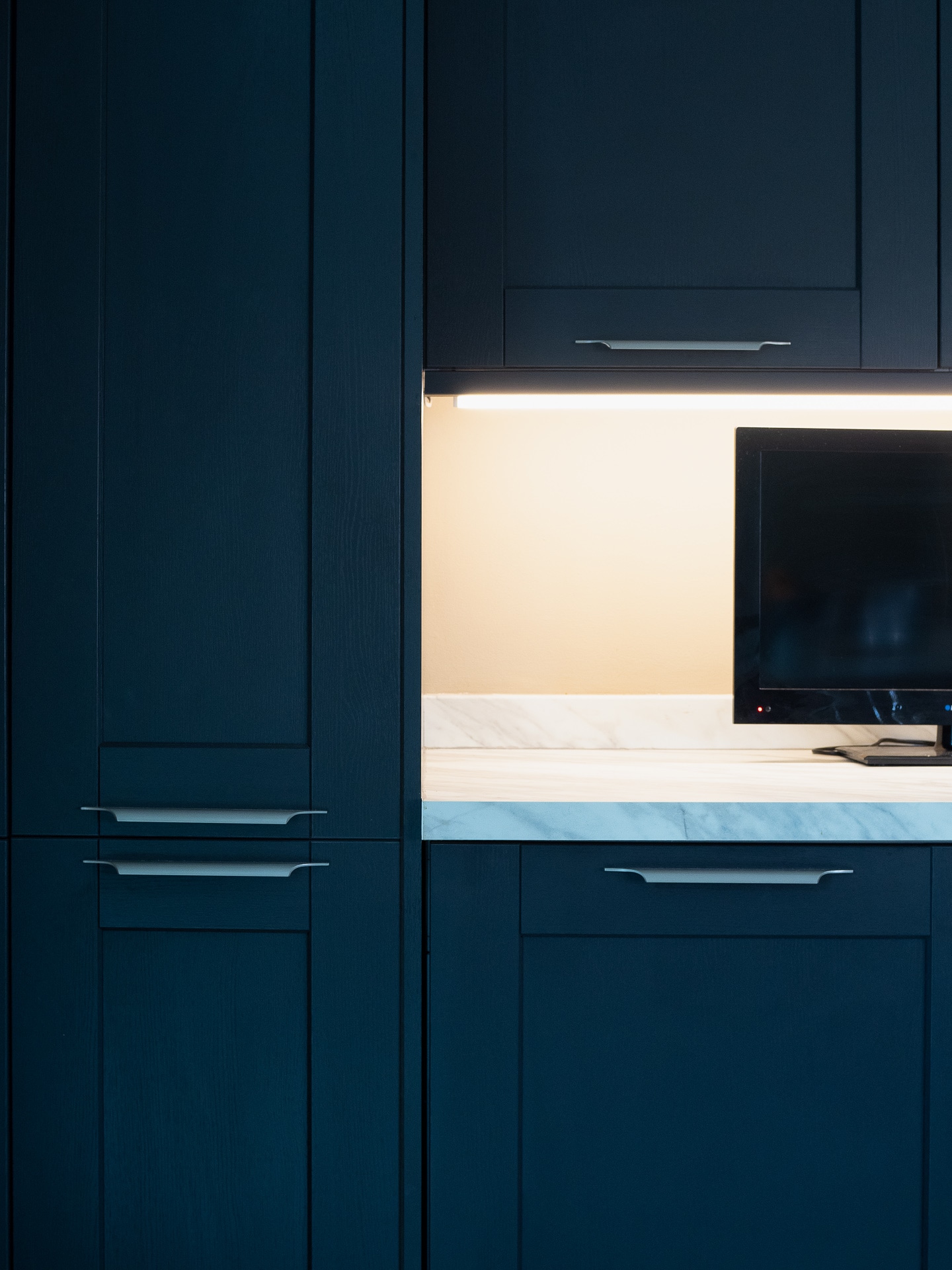 Black Kitchen Cupboards