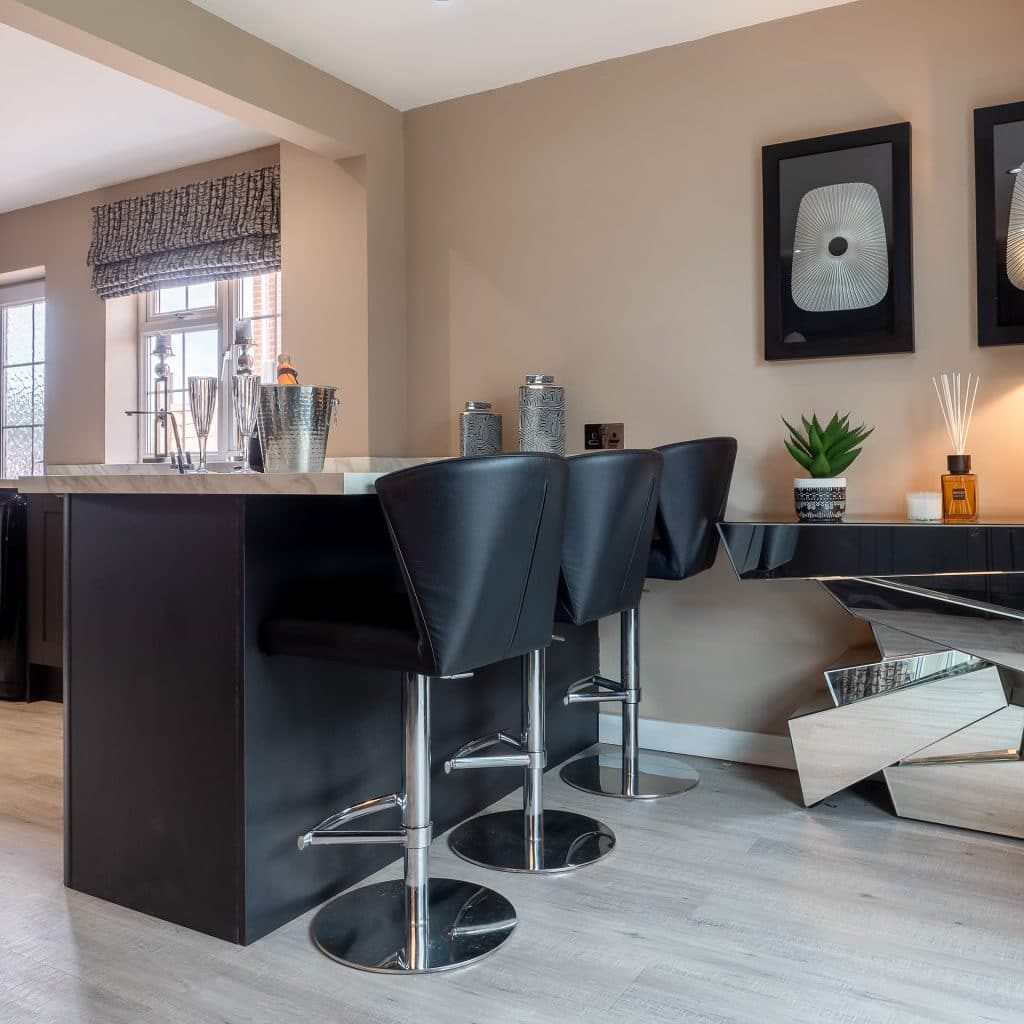 Breakfast Bar with Black Bar Stools